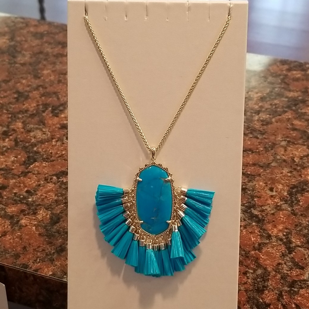 Kendra Scott Betsy necklace
